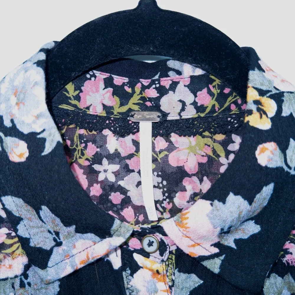 New Free People Black Floral Hold On To‎ Me Button Blouse Size XS